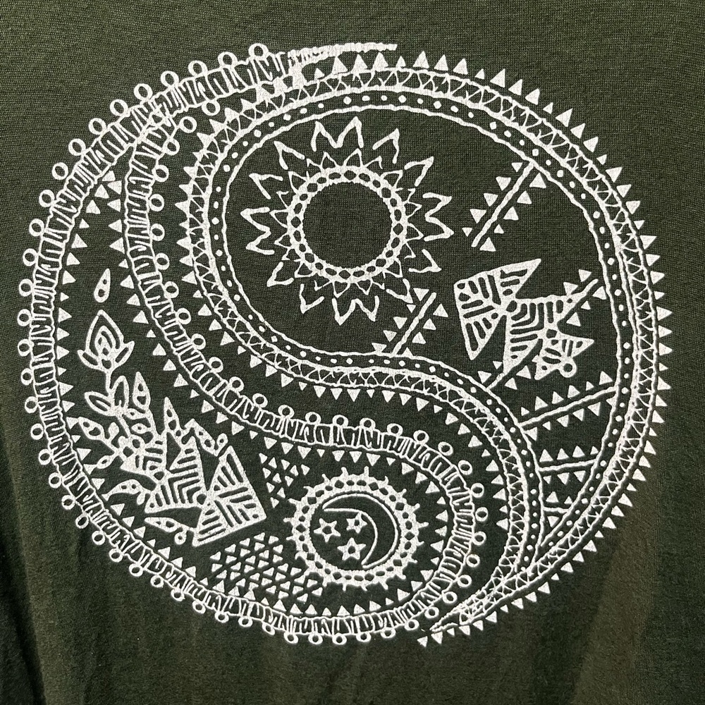 Rue21 Dark Green Short Sleeve Tee with White Mandala Design. Medium - Picture 2 of 5